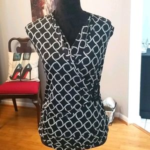 Adorable sleeveless blouse